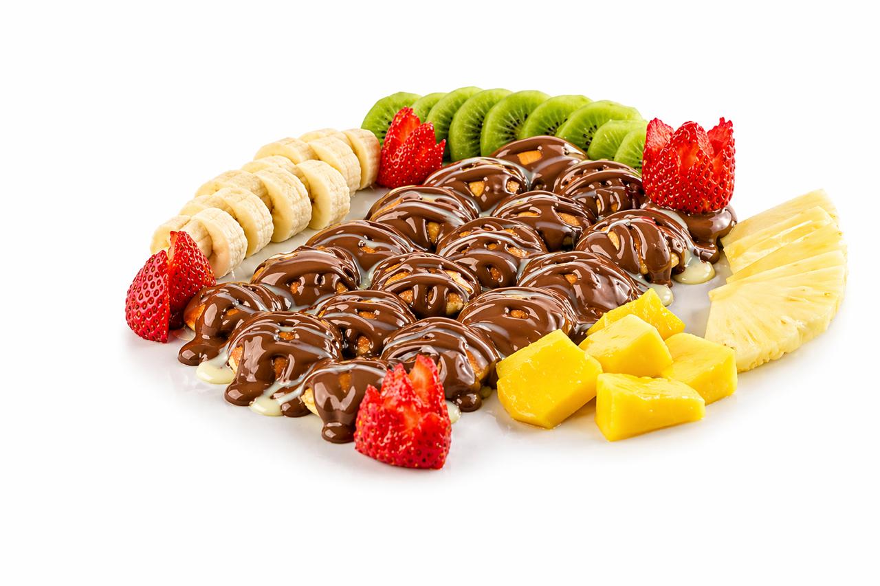 بان كيك شوكولا وفواكه