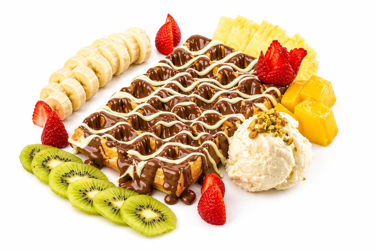 وافل شوكولا وفواكه وآيس كريم